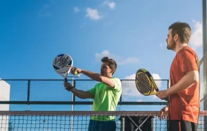 Bandeja de pádel técnica y cómo hacerla correctamente